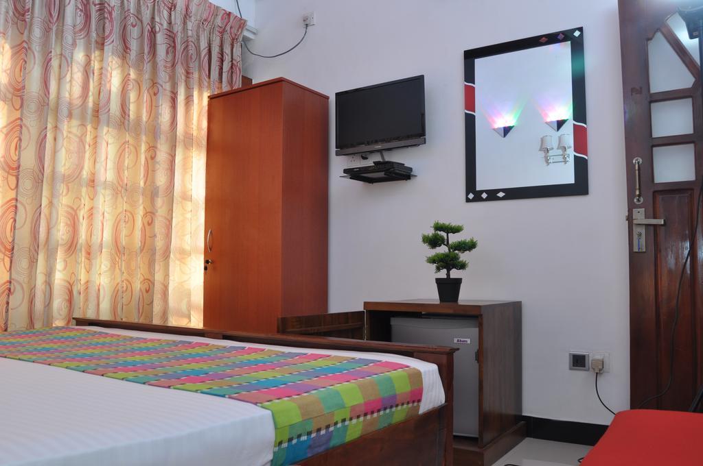 Guest Ryan Hotel Katunayaka Δωμάτιο φωτογραφία
