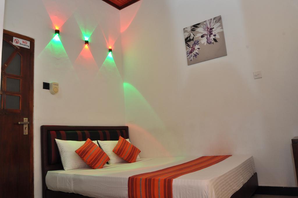 Guest Ryan Hotel Katunayaka Δωμάτιο φωτογραφία