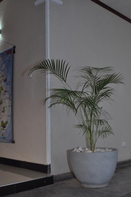 Guest Ryan Hotel Katunayaka Εξωτερικό φωτογραφία