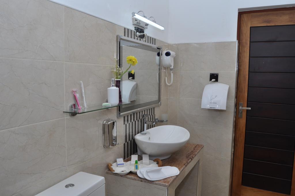 Guest Ryan Hotel Katunayaka Εξωτερικό φωτογραφία